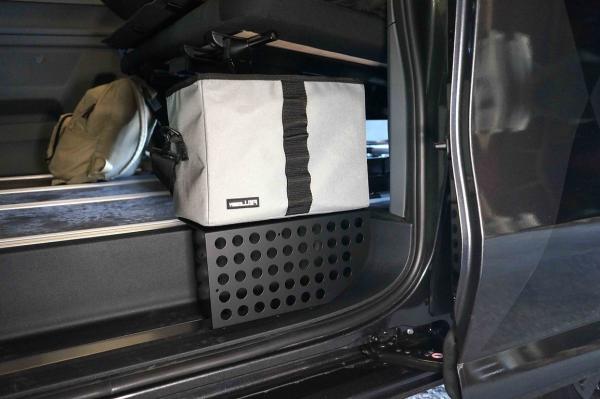 Stuva - das Trittstufenregal für den Ford Tourneo Custom V710 / VW neuer Transporter Fahrerseite